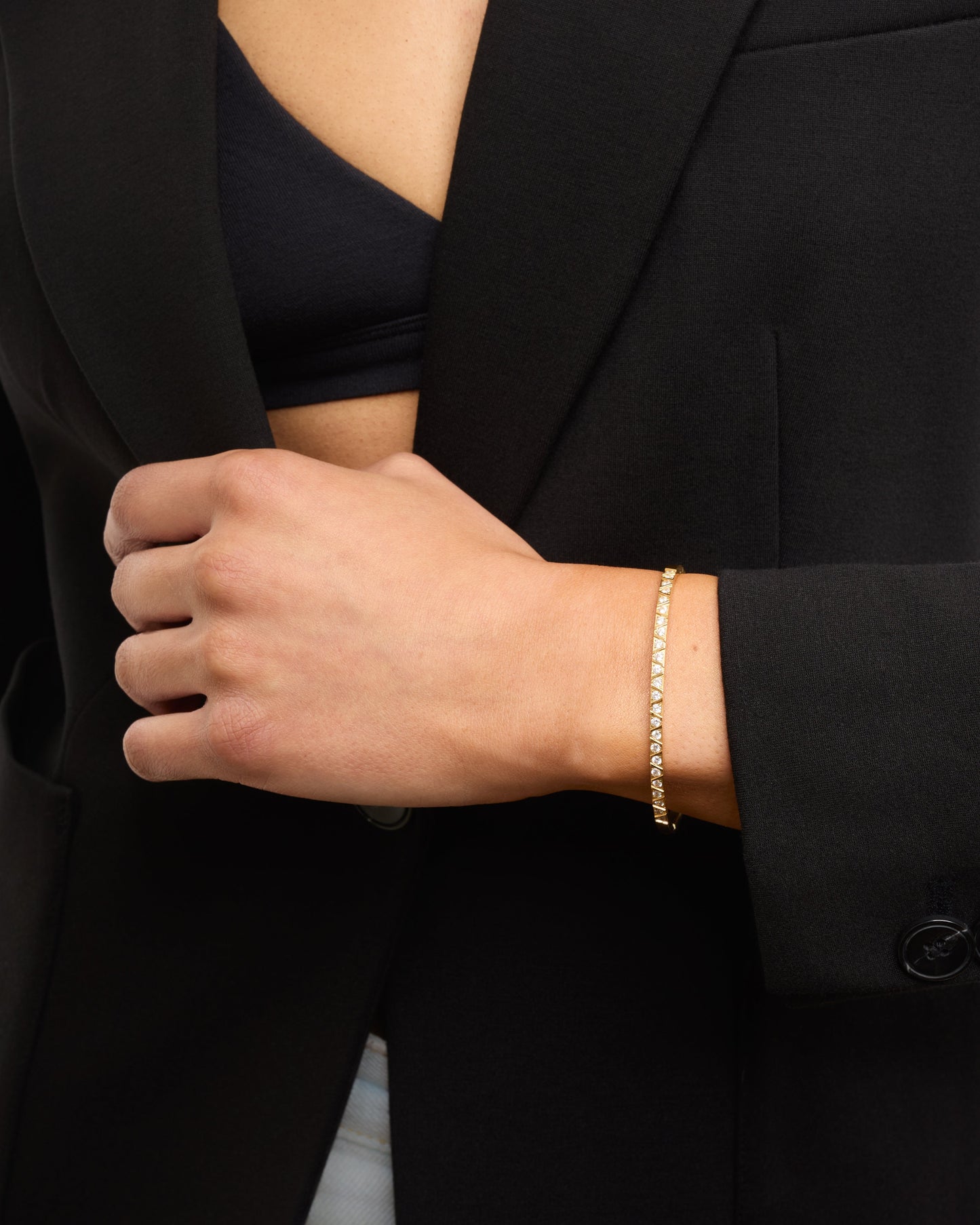 (BUY TO KEEP) FLEUR CRYSTAL BANGLE