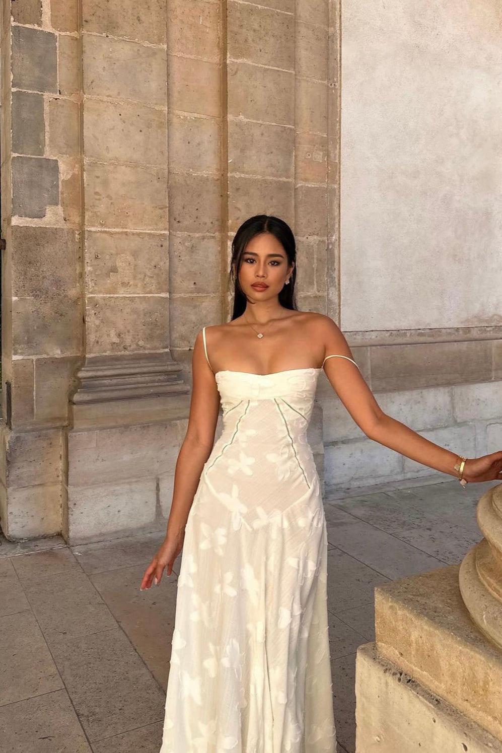 HOUSE OF CB SEREN DRESS IN VINTAGE CREAM SIZE 6, 8, 10 – Curated Collection HOUSE OF CB SEREN DRESS IN VINTAGE CREAM SIZE 6, 8, 10 – Curated Collection